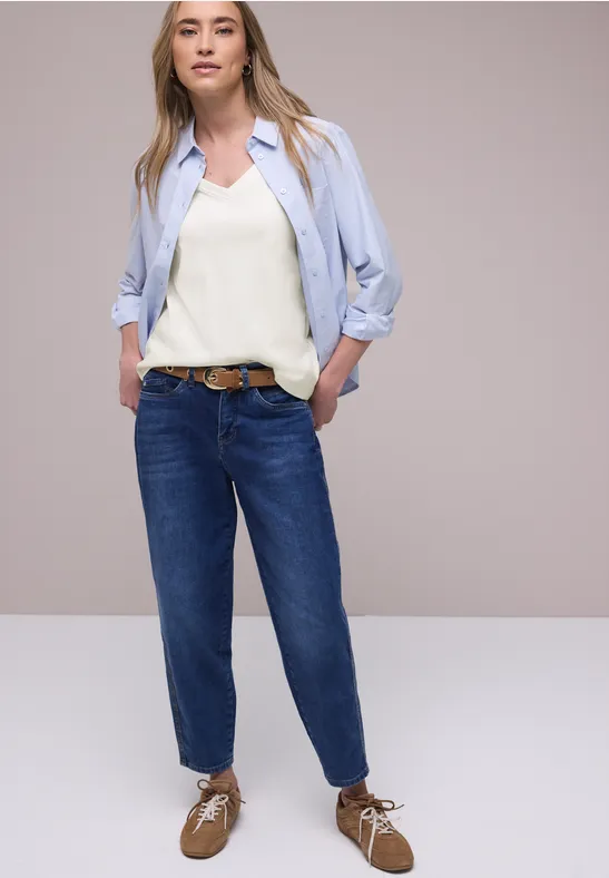 Basic T-Shirt mit V-Neck in Unifarbe off white