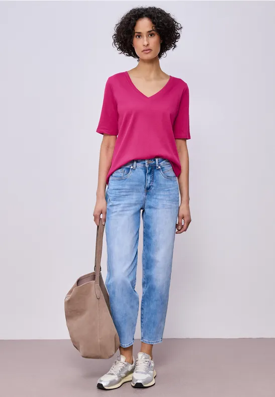 Basic T-Shirt mit V-Neck in Unifarbe magenta dream