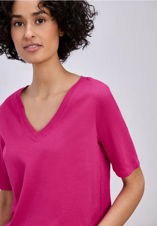 Basic T-Shirt mit V-Neck in Unifarbe magenta dream