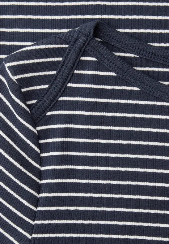 Dunkelblauer Babybody mit weißen Querstreifen und Schleifen-Detail an der Schulter.