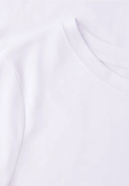 Eenvoudig wit T-shirt met ronde hals