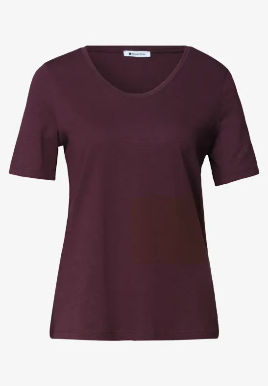 Eenvoudig V-hals T-shirt in donkerpaars, korte mouwen.
