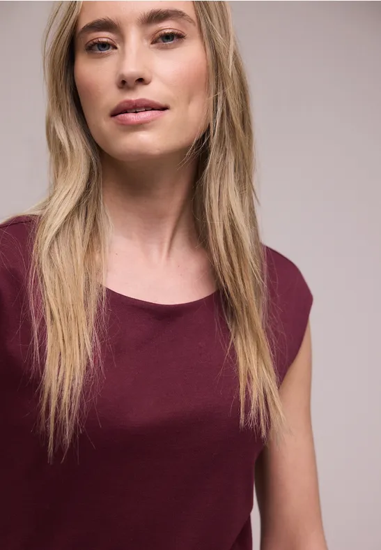 Basic Shirt mit U-Boot-Ausschnitt truffle red