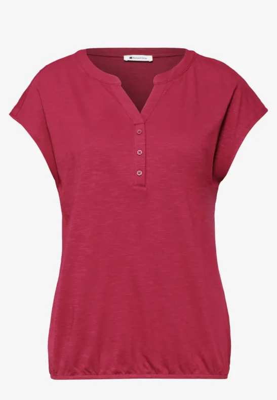 Damen-T-Shirt in Rot mit kurzen Ärmeln, V-Ausschnitt und Knopfleiste, elastischem Saum.