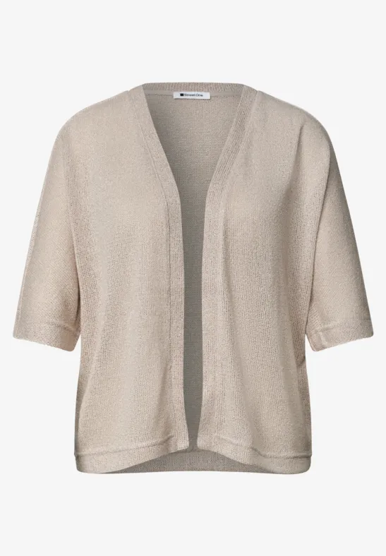 Licht beige, openvallend vest met korte mouwen van fijne gebreide stof.