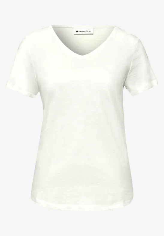 Weißes, schlichtes T-Shirt mit V-Ausschnitt und kurzen Ärmeln.