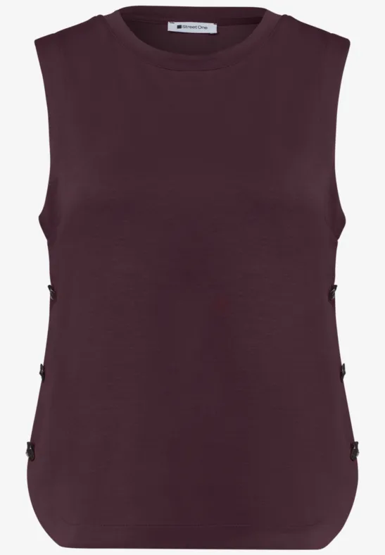 Mouwloze dames top in donker pruimkleur met ronde hals en decoratieve knopen aan de zijkanten.