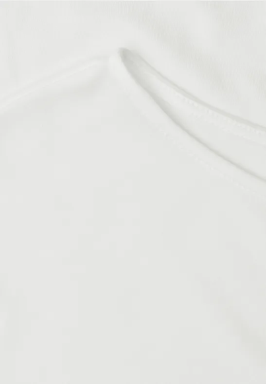 T-shirt blanc uni avec encolure arrondie.