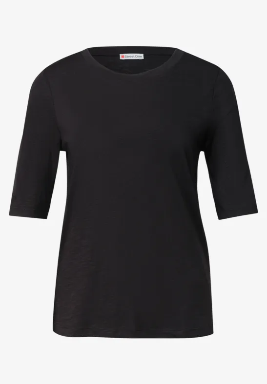 Schwarzes Halbarm-Shirt mit rundem Ausschnitt, schlichtes, eng anliegendes Damenoberteil.