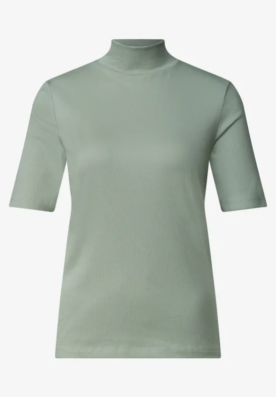 Hellgrünes Kurzarm-Shirt mit Rollkragen, schlicht und modern.