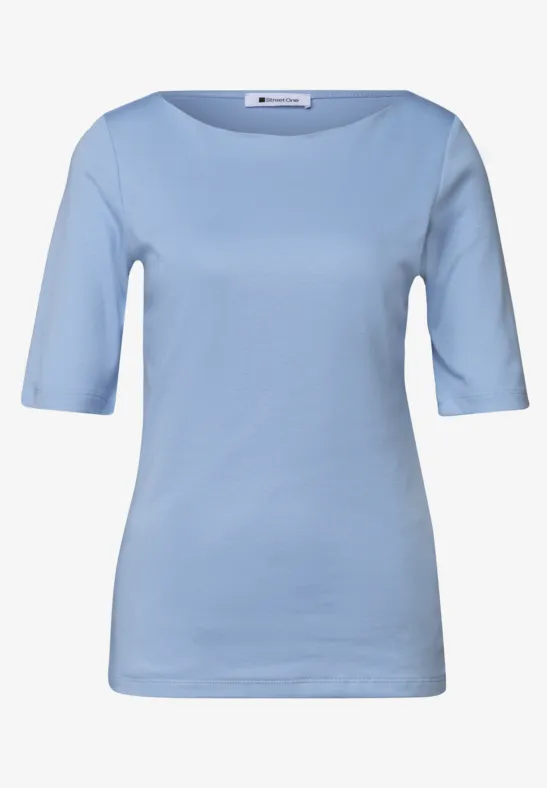 Lichtblauw T-shirt met halflange mouwen en ronde hals voor dames.