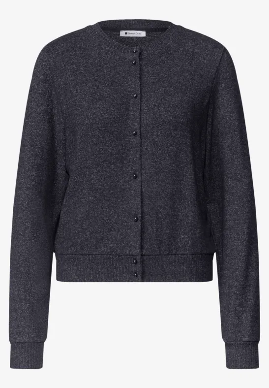 Donkerblauwe, glanzende gebreide cardigan met ronde hals, lange mouwen en knopen.