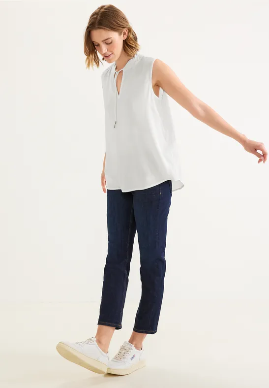 Ärmellose Bluse mit Rüschen off white