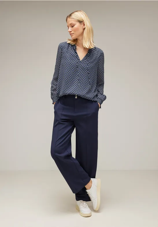 Zarte Bluse mit Punkteprint deep blue