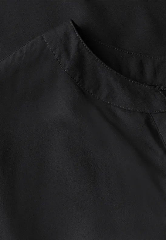 Split Neck Bluse in Unifarbe Black