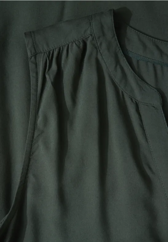 Blousetop met gespleten hals mid green
