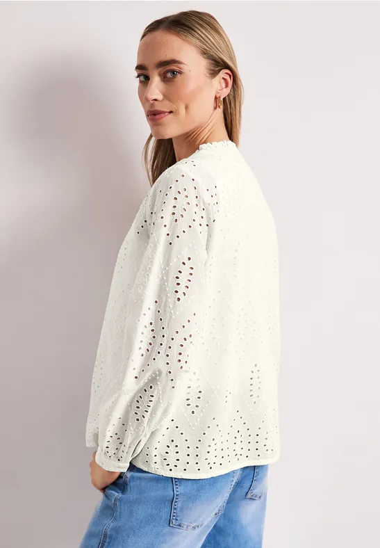 Bluse mit Split Neck und Shiffley-Muster off white