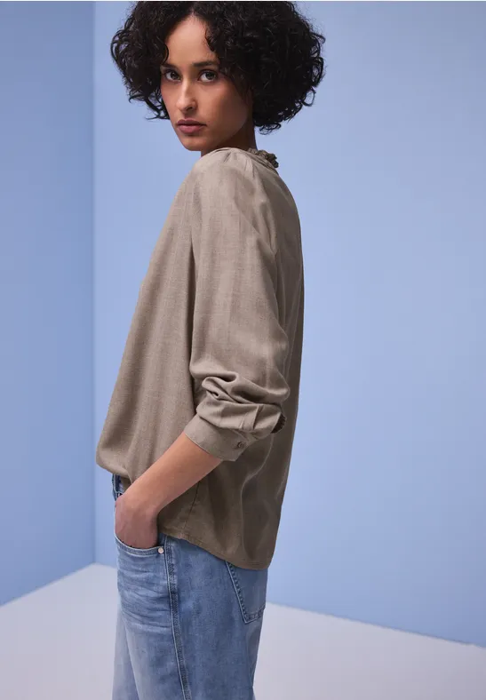 Bluse mit Rüschendetail light terra mocha mel.