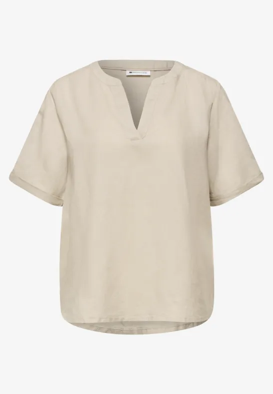 Beige linnen blouse met V-hals, korte mouwen en losse pasvorm.