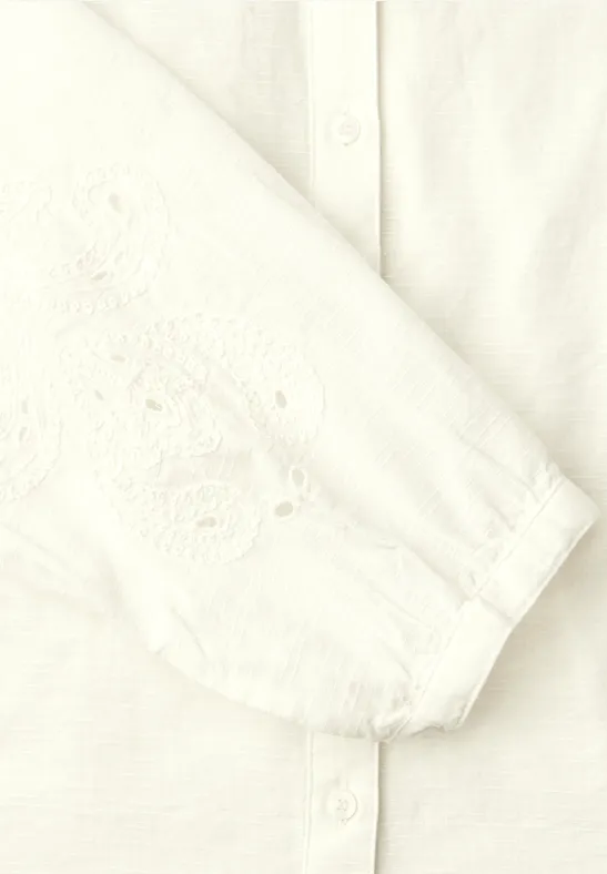 Blouse met V-hals en borduursel off white