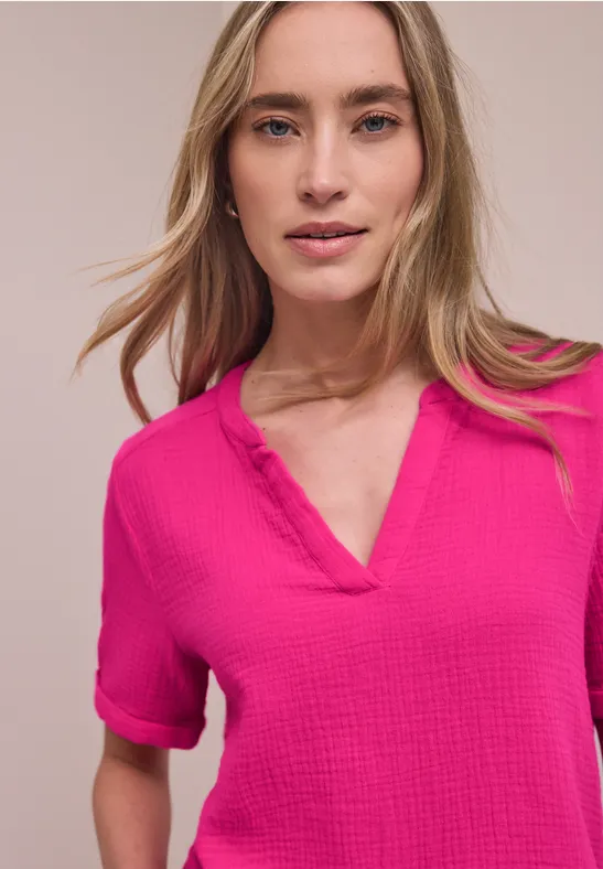 Blouse à manches courtes en qualité mousseline magenta dream