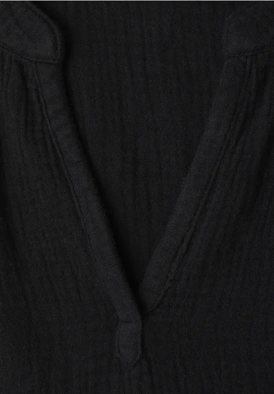 Schwarzes Oberteil mit V-Ausschnitt aus geripptem Stoff.