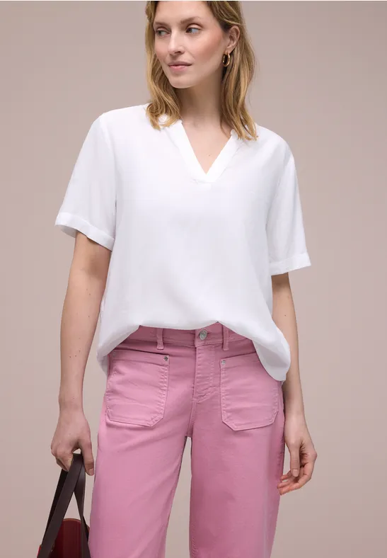 Blouse met gespleten hals en omslag White