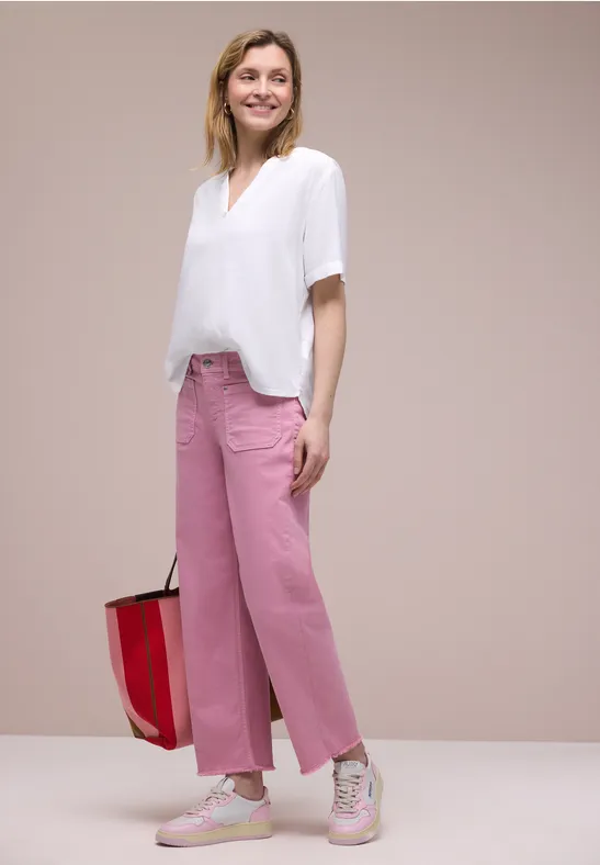 Blouse met gespleten hals en omslag White