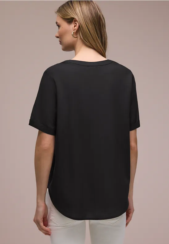 Blouse met gespleten hals en omslag Black