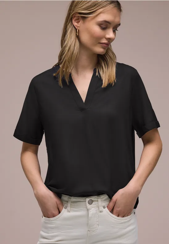 Blouse met gespleten hals en omslag Black