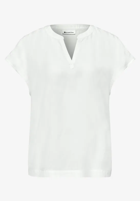 Blouse blanche à manches courtes, col en V, coupe ample, style épuré et élégant.