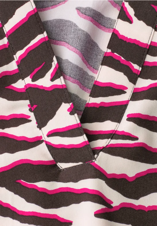 Blouse imprimée à manches courtes avec col fendu minimal rose