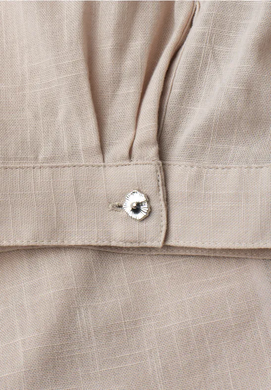 Beige linnen met sierklep en fonkelende strassknop.