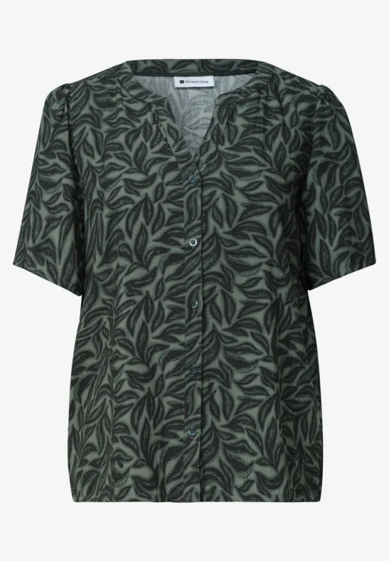 Donkergroene blouse met korte mouwen en lichtgroen bladpatroon.