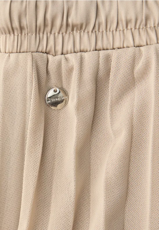 Midi-Rock aus Mesh in Plisséestruktur safari beige