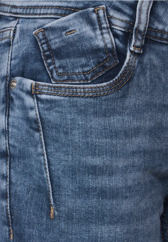 Casual Fit Jeans in 3/4 mid blue random wash