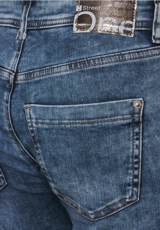 Casual Fit Jeans in 3/4 mid blue random wash