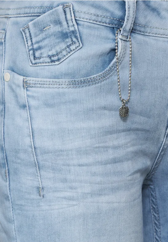 Casual Fit Hose in 3/4 light blue bleached