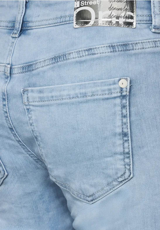 Casual Fit Hose in 3/4 light blue bleached