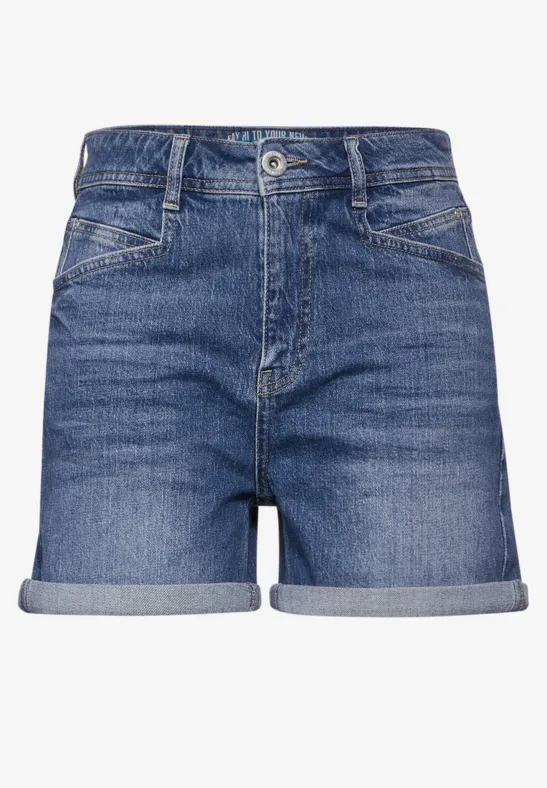 Kurze Jeansshorts aus blauem Denim mit umgeschlagenem Saum.