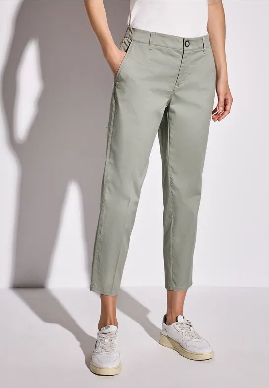 Zachte keperstof chino pastel green