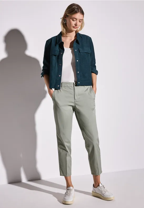 Zachte keperstof chino pastel green