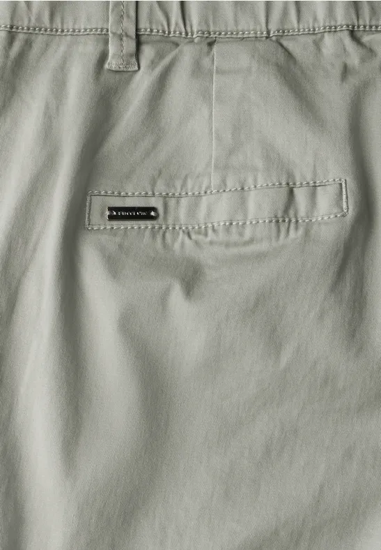 Zachte keperstof chino pastel green
