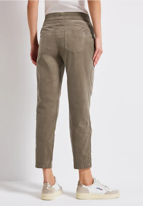 Loose Fit corduroy broek bark brown