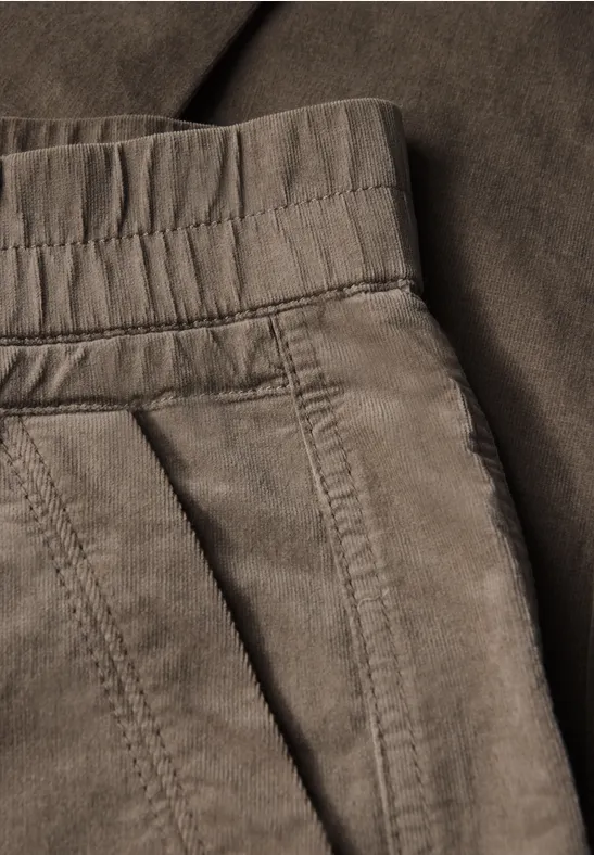Loose Fit corduroy broek bark brown