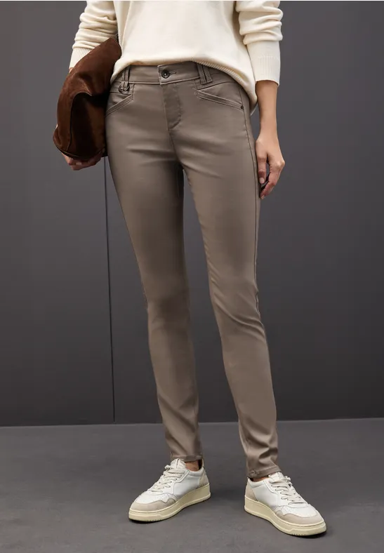 Slim Fit pantalon enduit silk brown