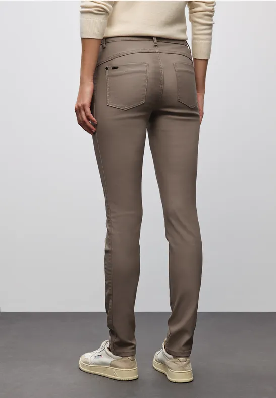 Slim Fit pantalon enduit silk brown
