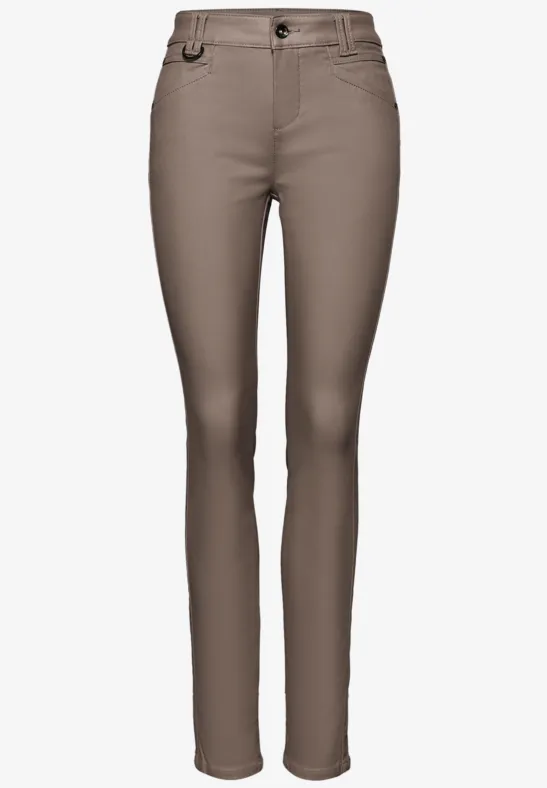 Slim Fit pantalon enduit silk brown
