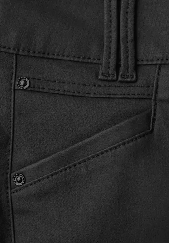 Slim Fit gecoate broek Black
