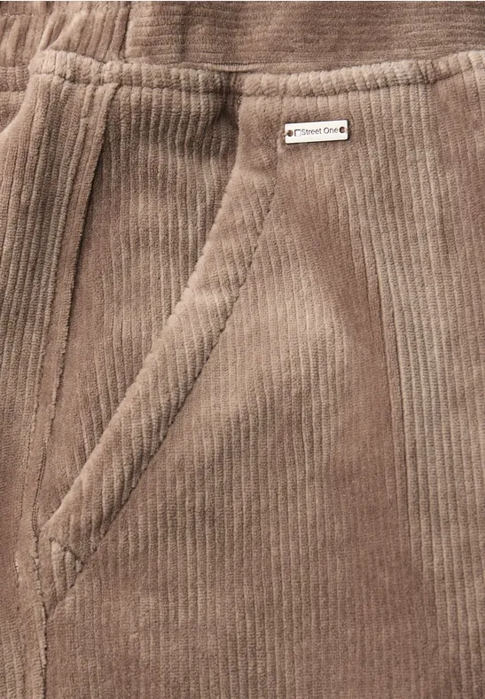 Straight Legs corduroy broek silk brown